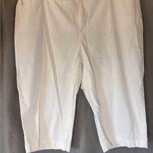 Women’s white St John’s Bay capris.